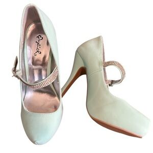 Qupid Menthol Green/Blue Heels with Silver Detail Size 7.5 - NWT